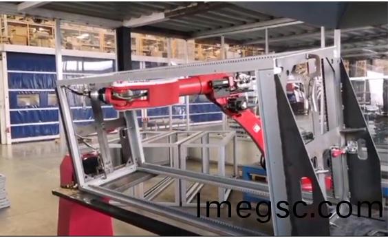 銲接(jie)機器人-櫃(gui)架(jia)銲(han)接(jie)