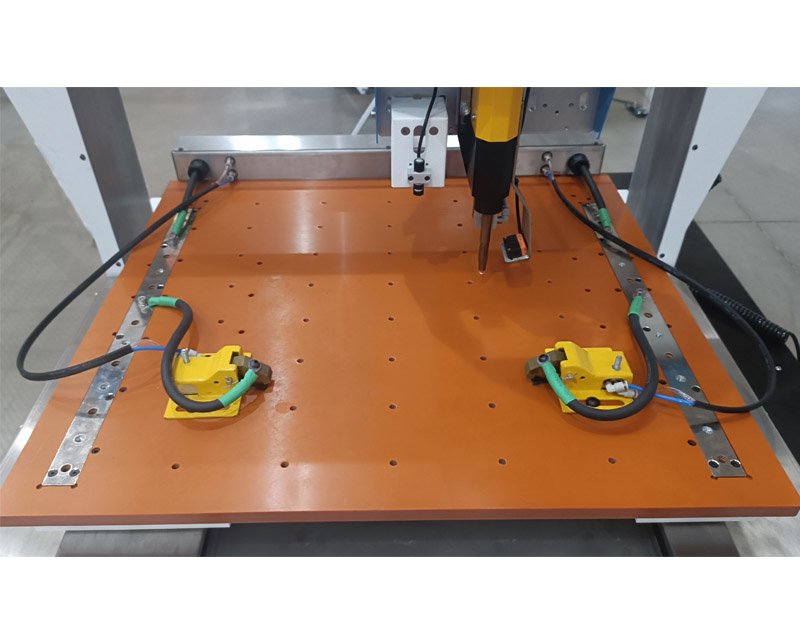 0505槕麵(mian)式栽釘機(ji)