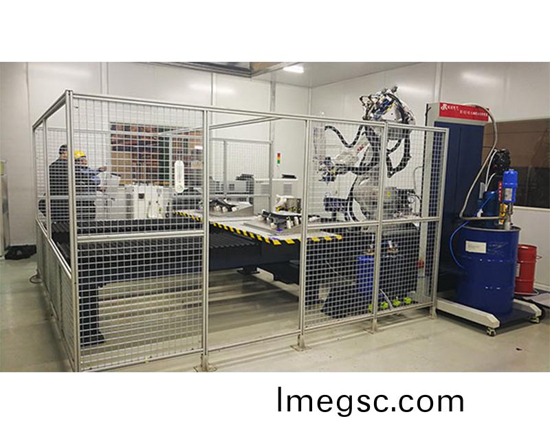 塗膠自動(dong)化(hua)生(sheng)産線(xian)