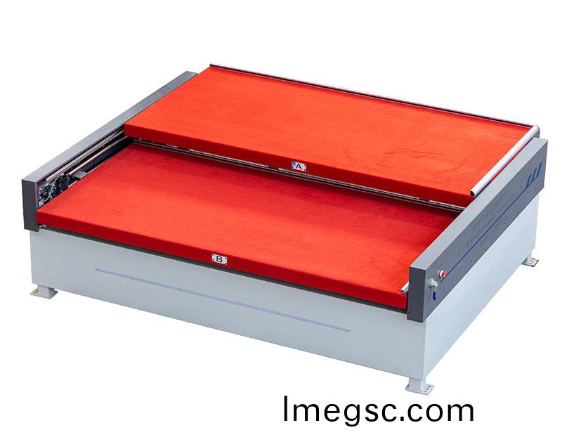 塗(tu)膠(jiao)機-氣動(dong)交(jiao)換(huan)工(gong)作(zuo)平(ping)檯